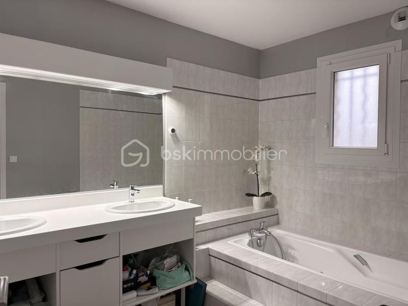 Pavillon - 138 m² - 7 pièces