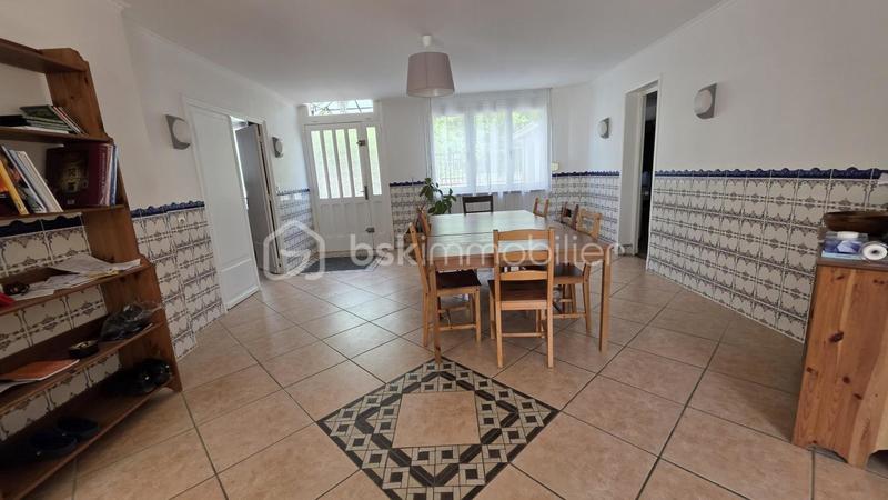 Maison - 300 m² - 10 pièces