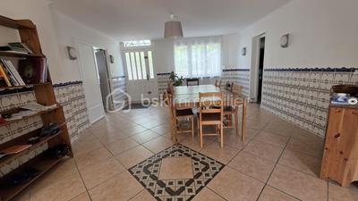 Maison - 300 m² - 10 pièces