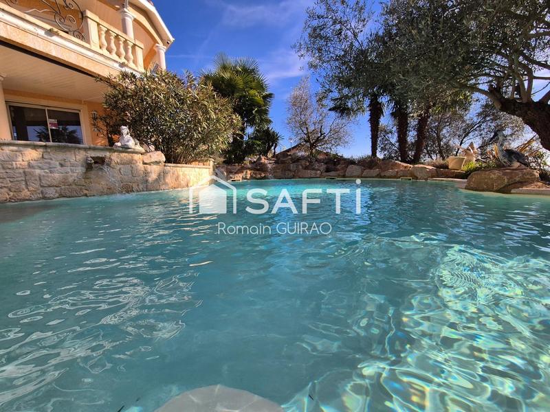 Maison - 365 m² - 8 pièces