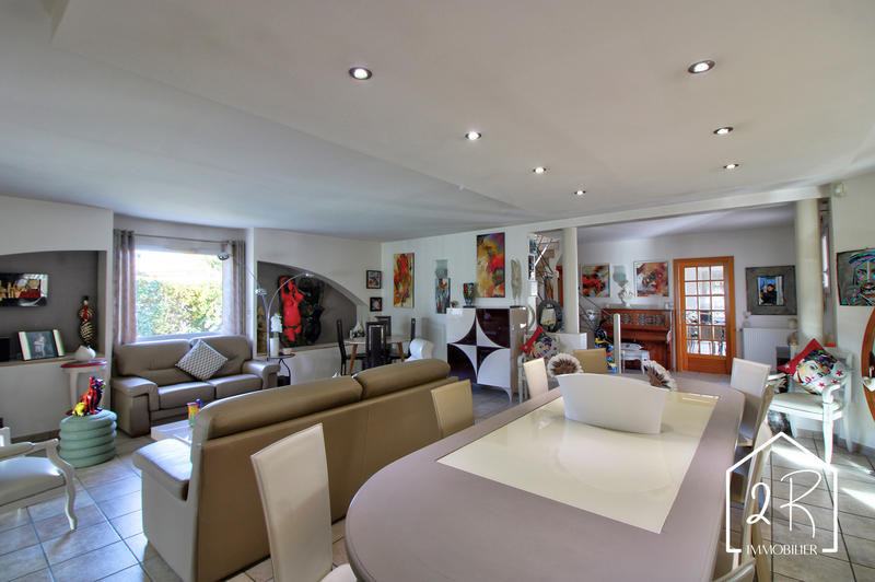 Villa - 253 m² - 10 pièces