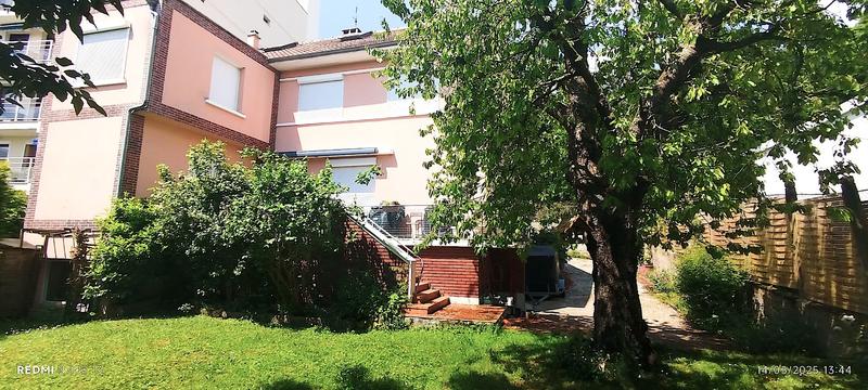 Maison - 220 m² - 8 pièces