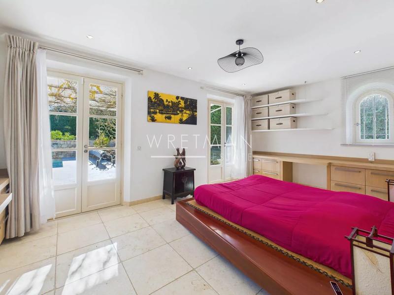 Villa - 252 m² - 6 pièces