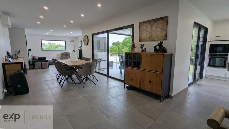 Maison - 180 m² - 6 pièces