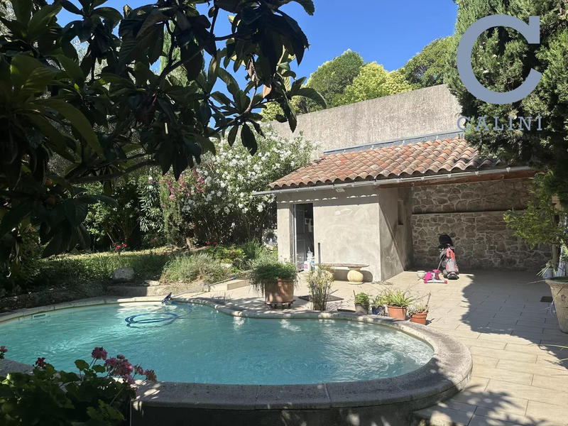 Maison - 203 m² - 8 pièces