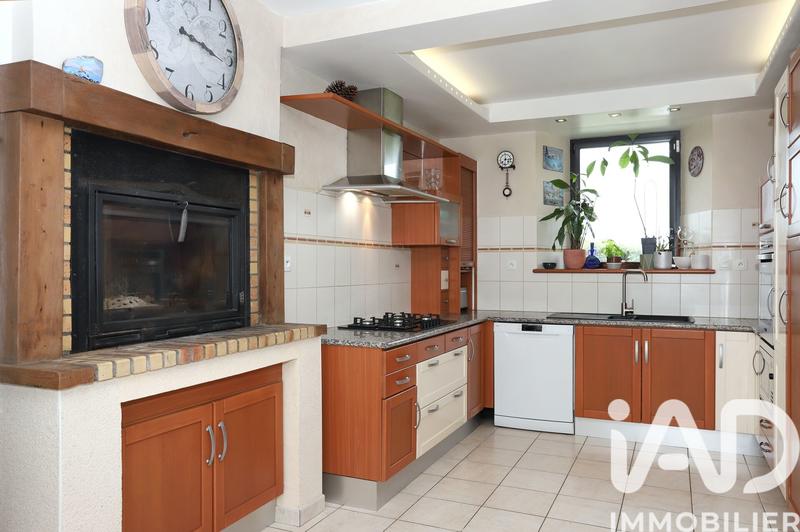 Maison - 237 m² - 8 pièces