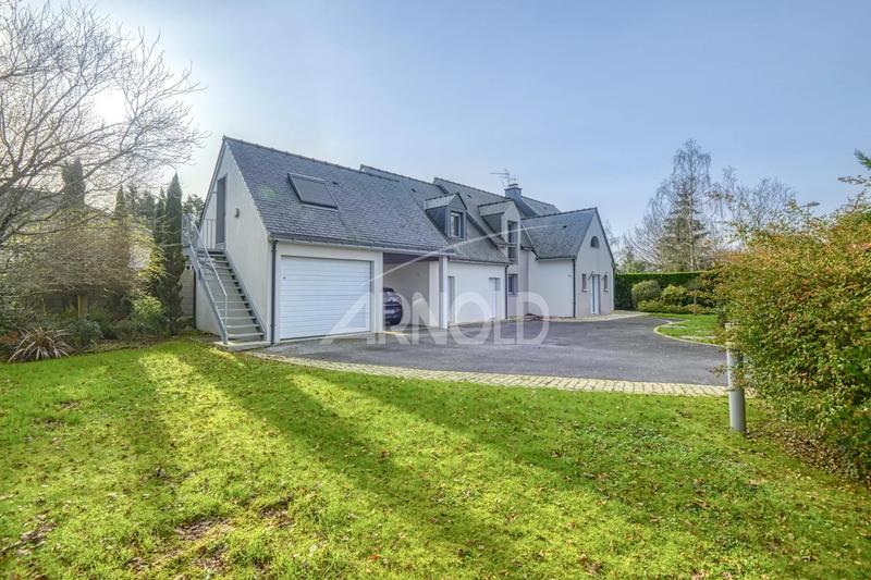 Maison - 232 m² - 11 pièces