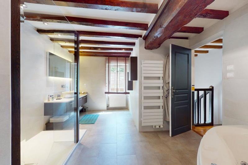 Demeure - 327 m² - 5 pièces