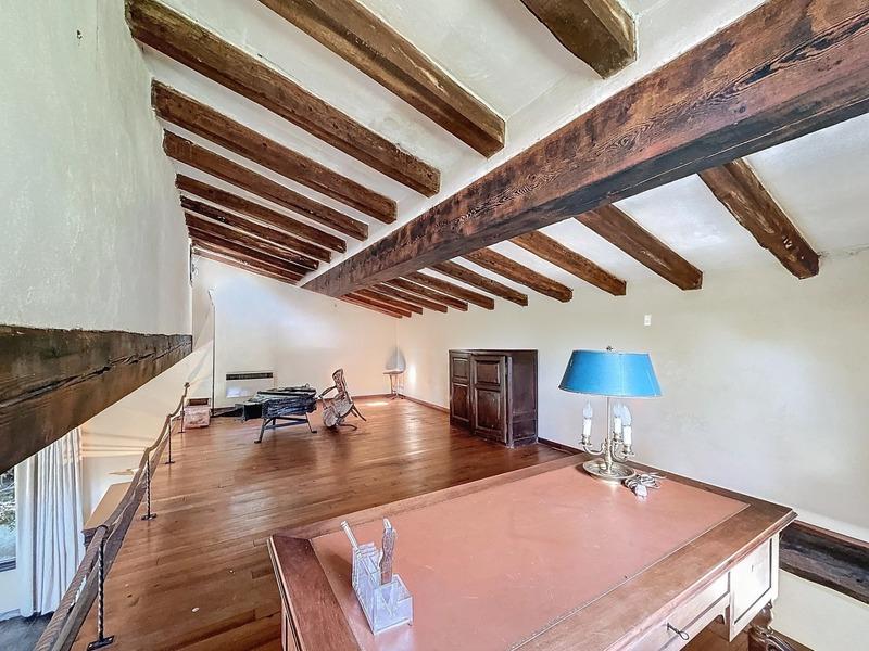 Propriété - 650 m² - 14 pièces