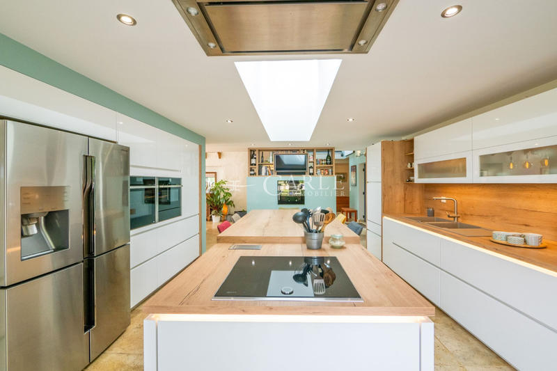 Propriété - 285 m² - 11 pièces