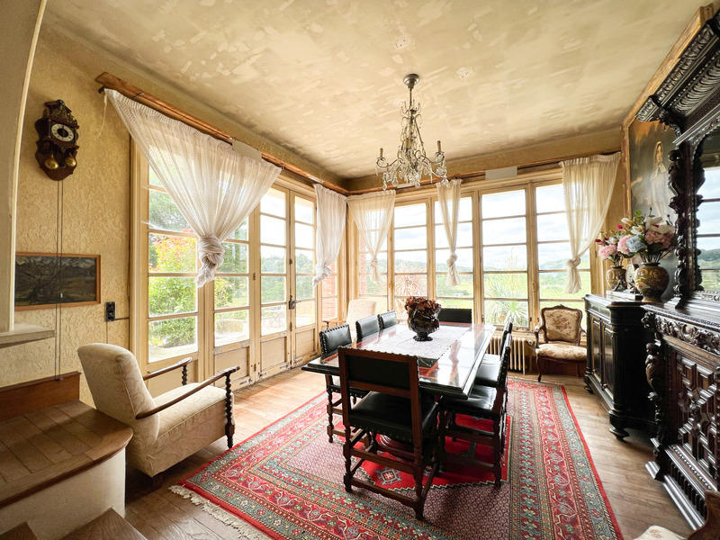 Propriété - 300 m² - 13 pièces