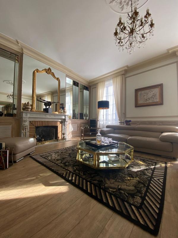 Maison - 340 m² - 12 pièces