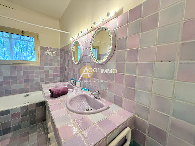 Maison - 270 m² - 6 pièces