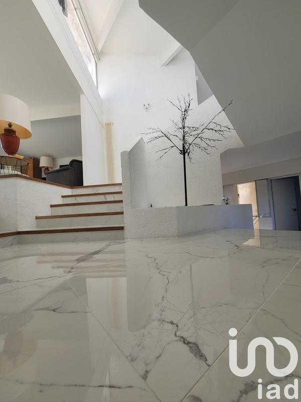 Maison - 280 m² - 9 pièces