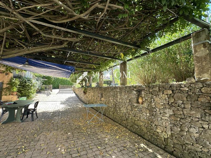 Mas - 242 m² - 9 pièces