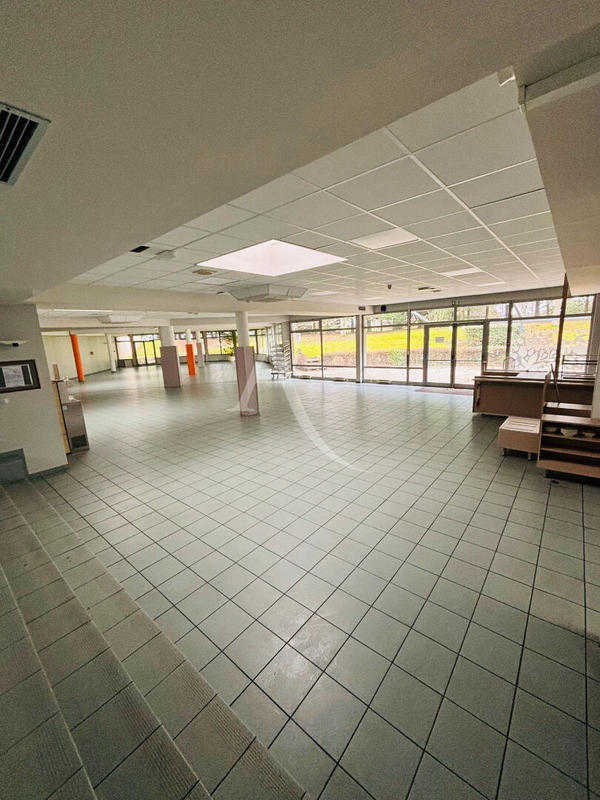 Local commercial - 700 m²