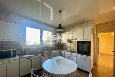 Maison - 236 m² - 8 pièces