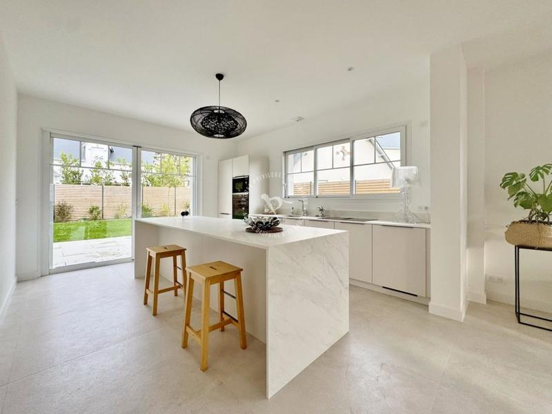 Maison - 180 m² - 7 pièces