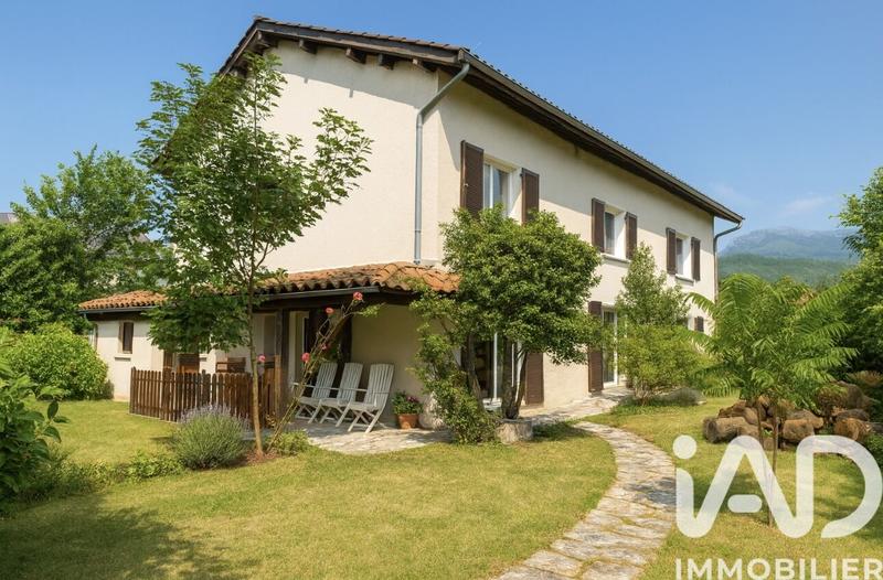 Maison - 241 m² - 8 pièces