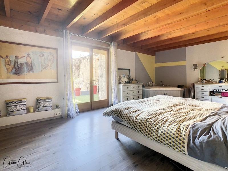 Maison - 463 m² - 9 pièces