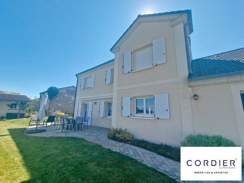 Maison - 181 m² - 8 pièces