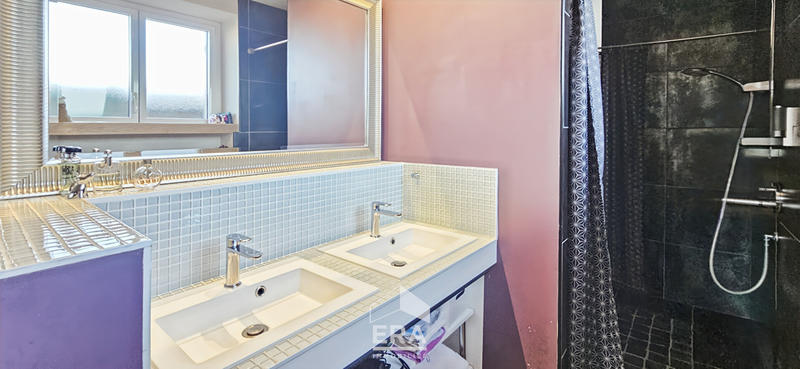 Maison - 180 m² - 5 pièces