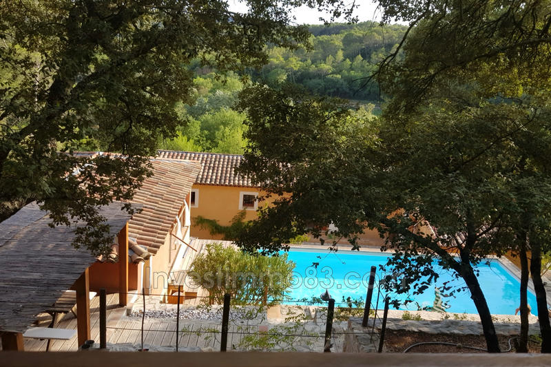 Maison - 236 m² - 9 pièces