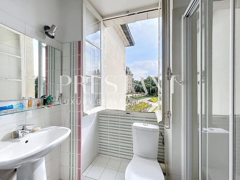 Maison - 280 m² - 9 pièces