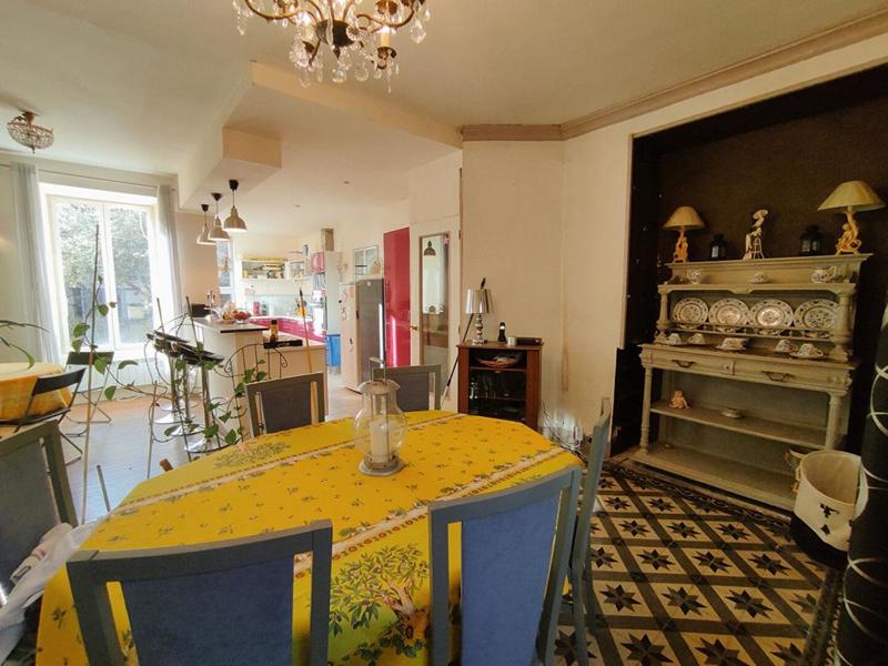 Maison - 254 m² - 10 pièces