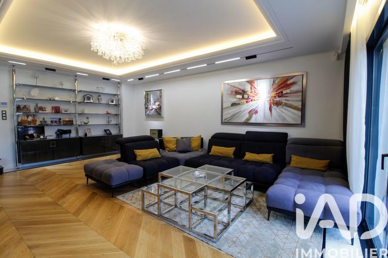 Maison - 434 m² - 9 pièces