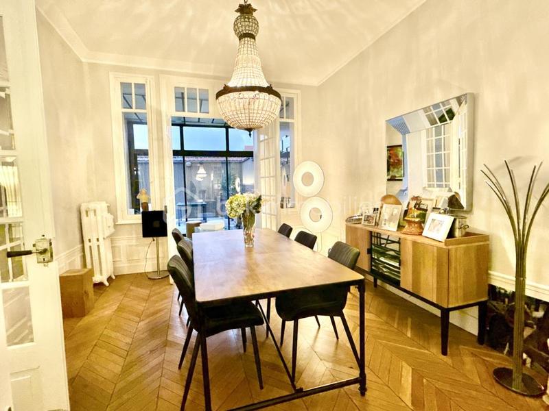 Demeure - 200 m² - 6 pièces