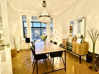 Demeure - 200 m² - 6 pièces