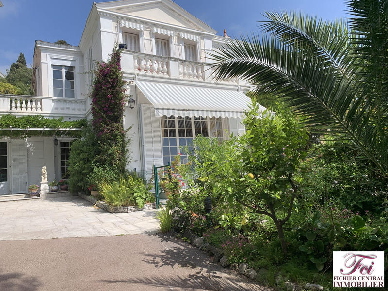 Villa - 310 m² - 11 pièces