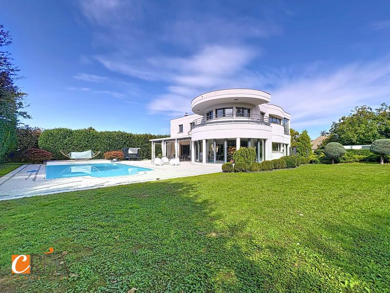 Villa - 325 m² - 7 pièces