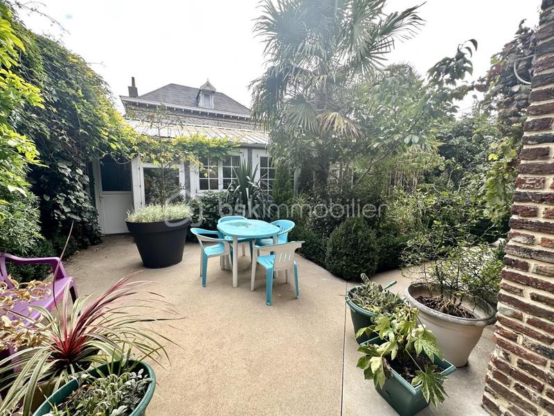 Maison - 340 m² - 8 pièces