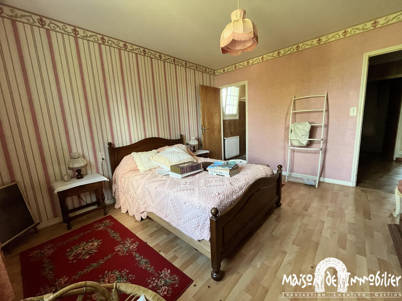 Maison - 205 m² - 9 pièces