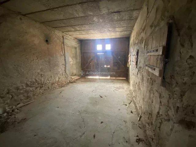 Maison - 250 m² - 6 pièces