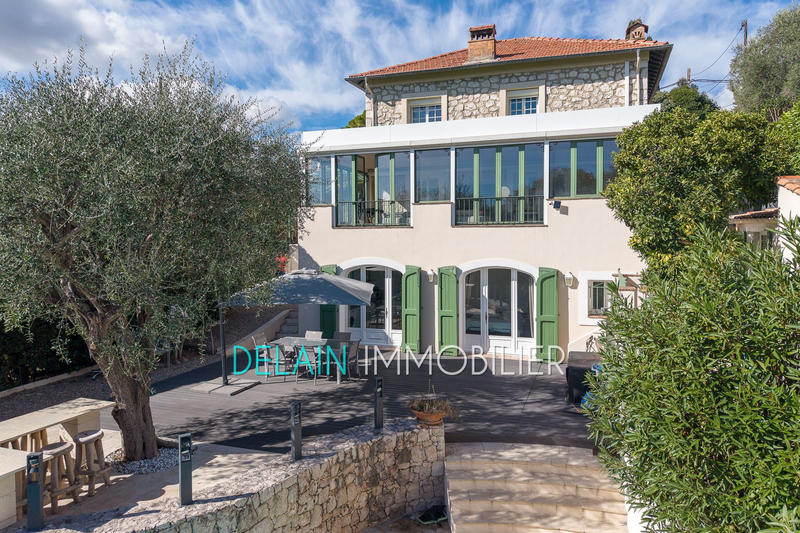 Maison - 220 m² - 5 pièces