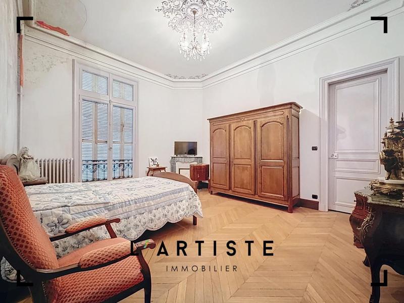 Château - 590 m² - 16 pièces