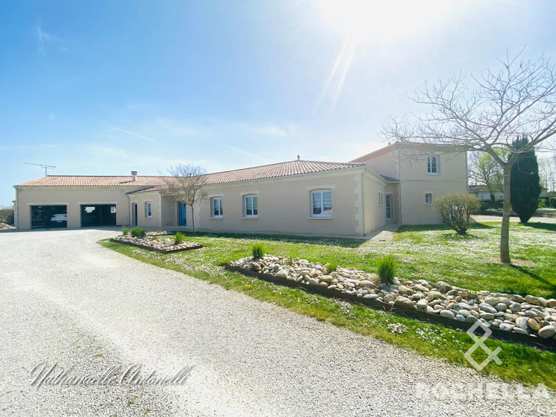 Maison - 311 m² - 7 pièces