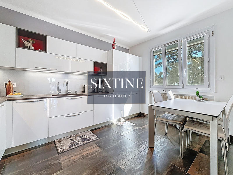 Maison - 144 m² - 10 pièces