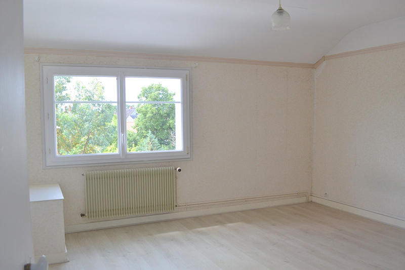 Maison - 92 m² - 5 pièces