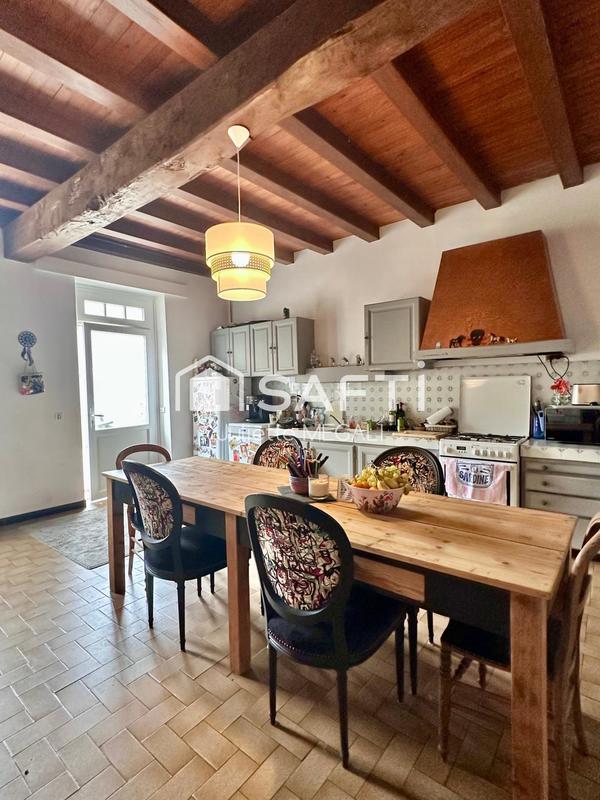 Maison - 379 m² - 10 pièces