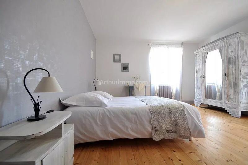 Maison - 742 m² - 12 pièces