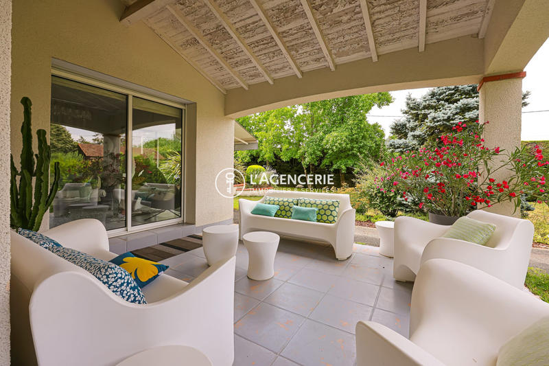 Maison - 260 m² - 10 pièces