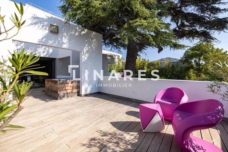 Villa - 252 m² - 6 pièces