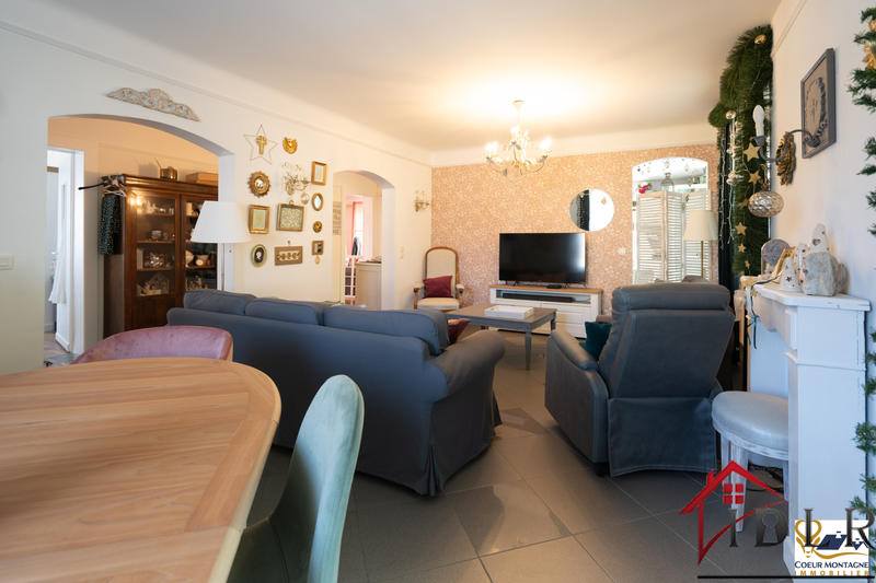 Maison - 196 m² - 9 pièces