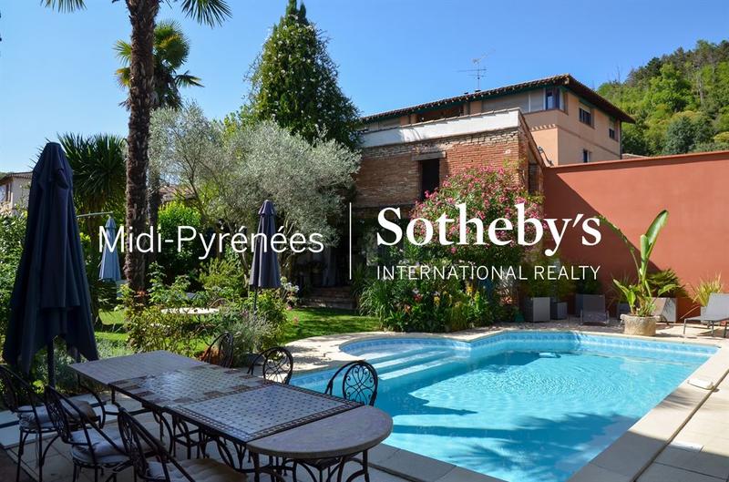 Maison - 450 m² - 11 pièces