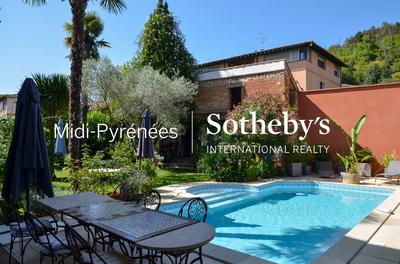 Maison - 450 m² - 11 pièces