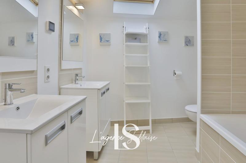 Maison - 177 m² - 7 pièces